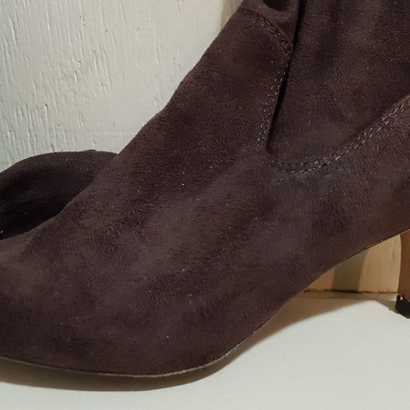Donald J. Pliner suede boots Size 6 - Picture 3 of 4